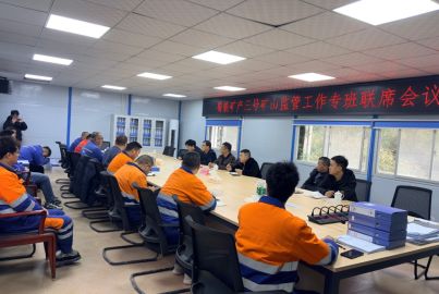 马边彝族自治县安全生产委员会专家组一行到尊龙凯时矿产三号矿山开展第二轮&ldquo;一矿一策一专班&rdquo;专项检查暨矿区周边地质灾害督查